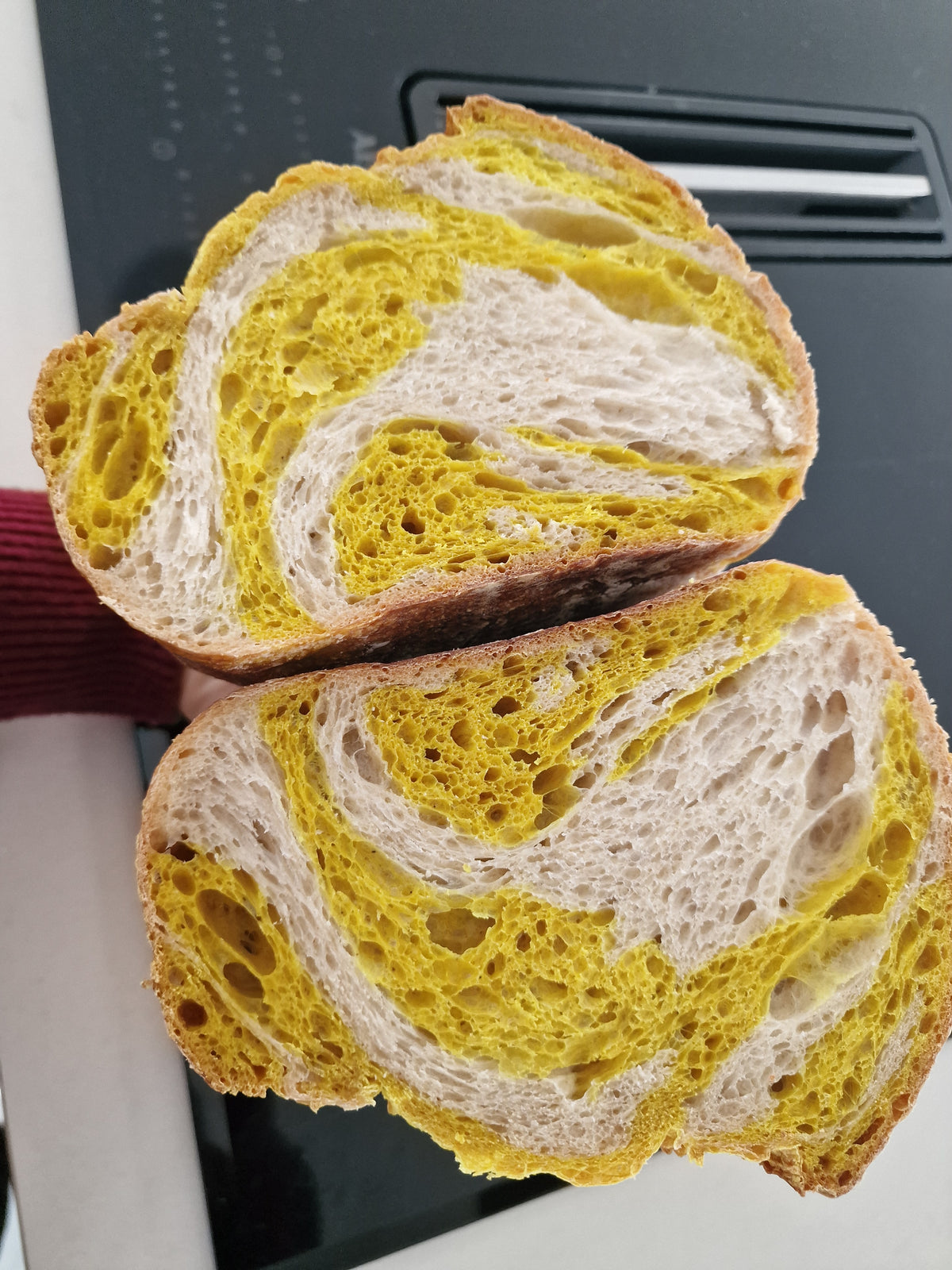 ⁠ ⁠Pâine artizanală în două culori - 700g